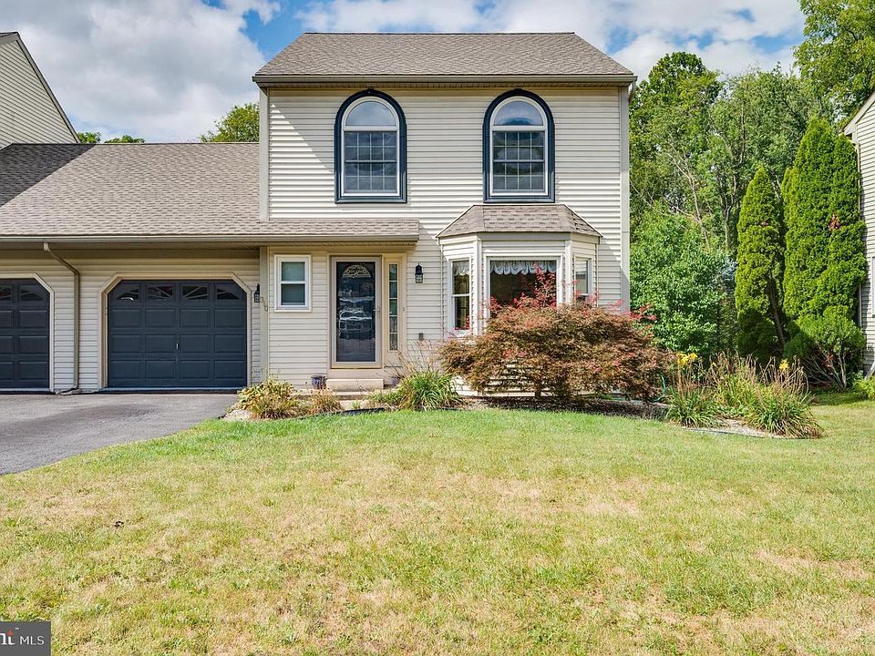 1st image of 310 Saddlebrook Dr