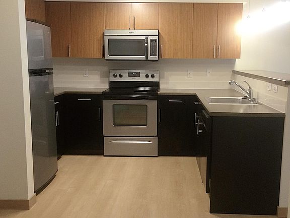Kitchen (to the left)