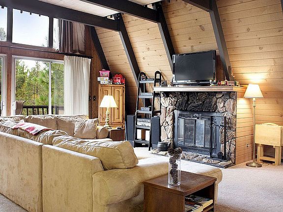 3rd image of 739 Panamint Mountain Dr