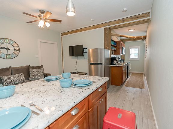 3rd image of 4820 Avenue S
