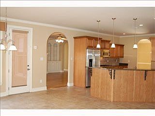 4th image of 1004 E Old Hearthstone Cir