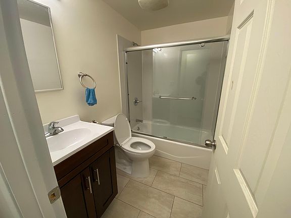 2nd image of 1487 Oakdale Ave #B