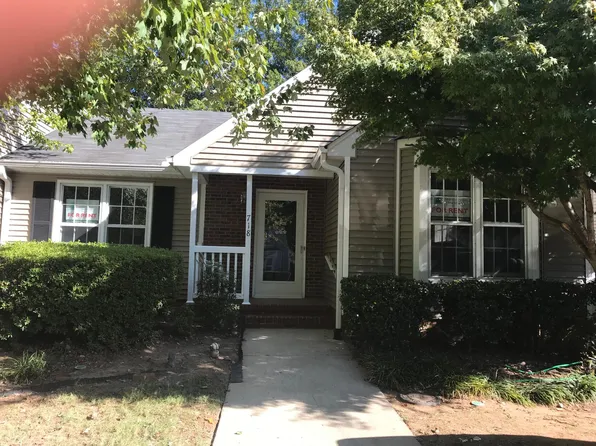 718 Lamboil St, Mauldin, SC 29662