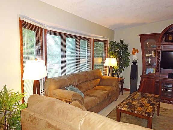 2nd image of 12817 Country View Ln