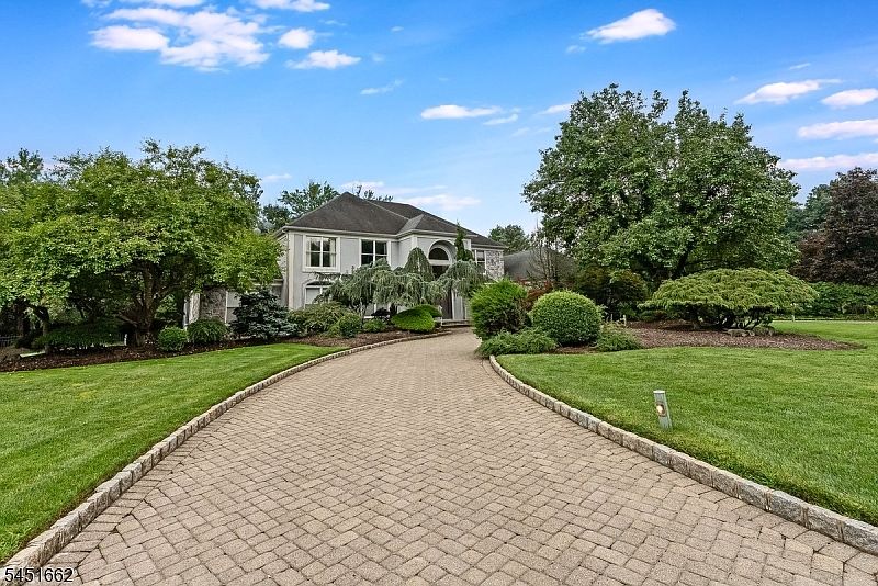 1st image of 31 Blackbirch Rd