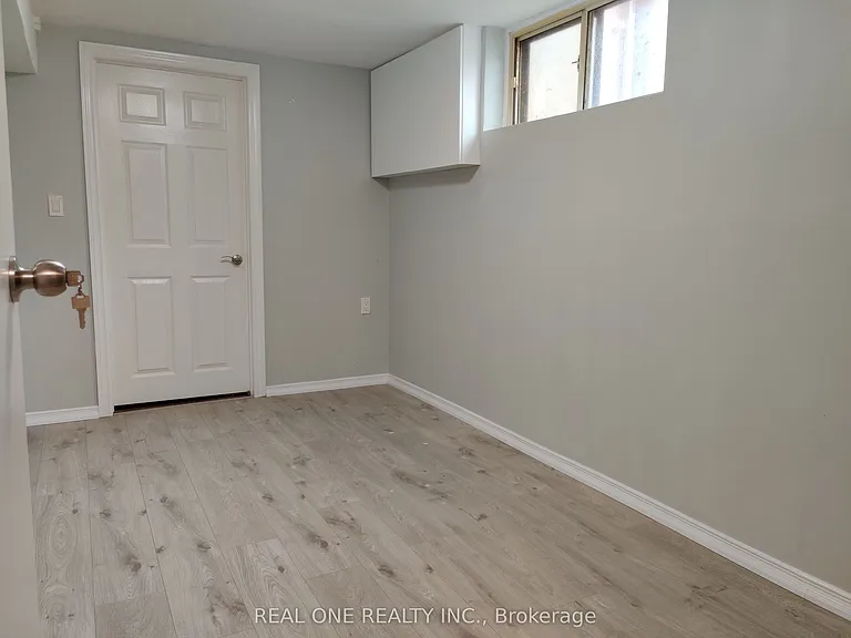 49 Corinthian Blvd #BASEMENT — Photo 12