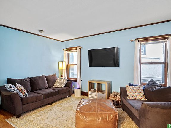 4th image of 3071 S 32nd St