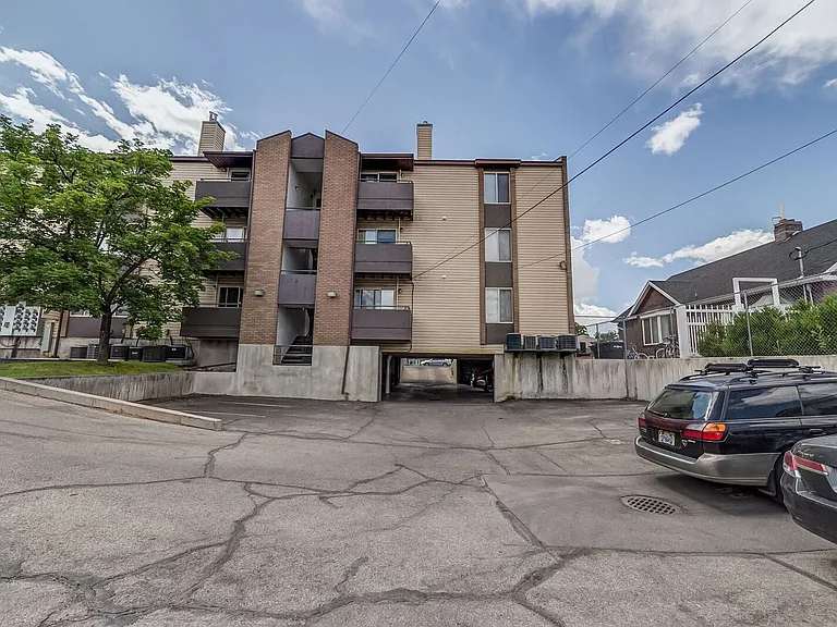 267 E 500 N #61 — Photo 1