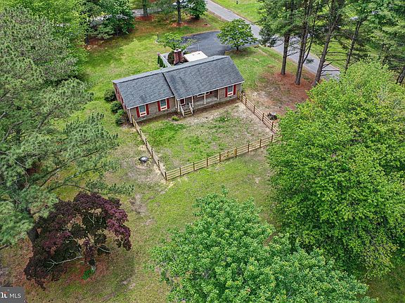 2nd image of 31 Bunker Hill Rd
