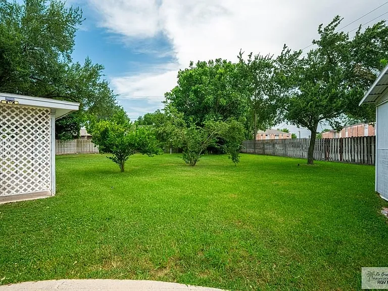 2202 Ella St — Photo 10