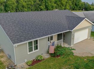 126 Deanna Dr, Evansville, WI 53536