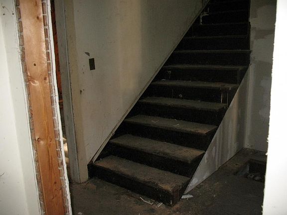 4th image of 320 Highland Ave