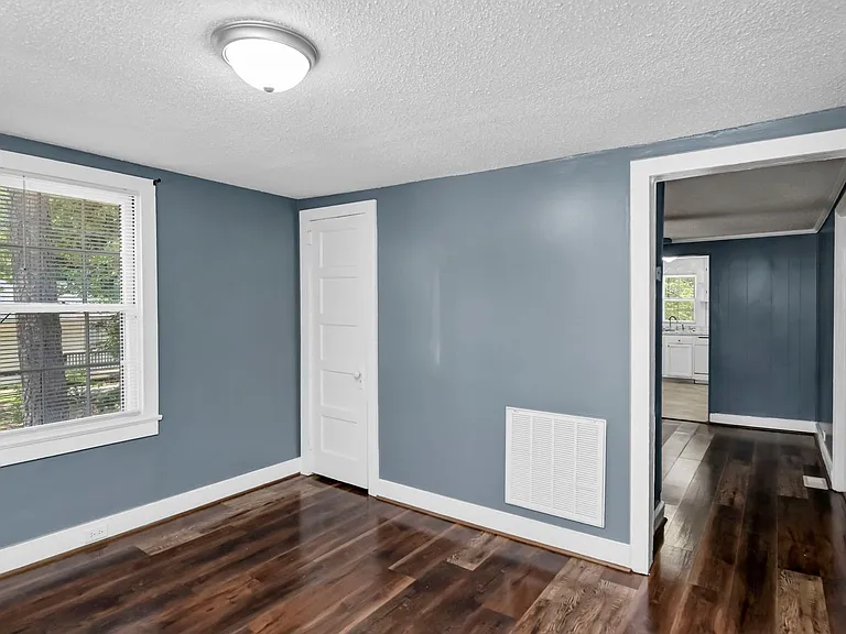 1330 Kingston Rd — Photo 6