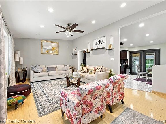 2nd image of 42146 Trinity Ct