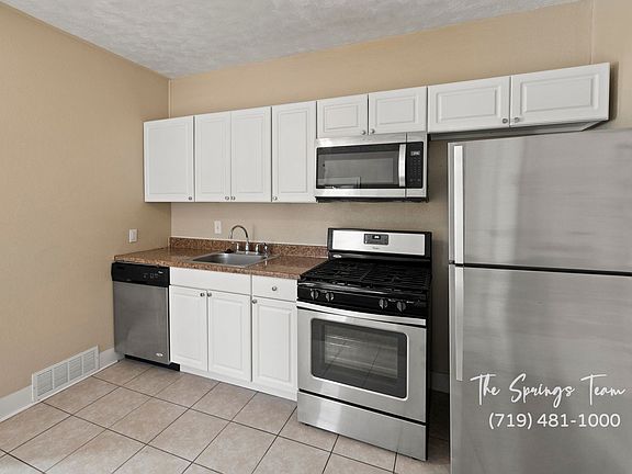 4th image of 618 N Weber St #204