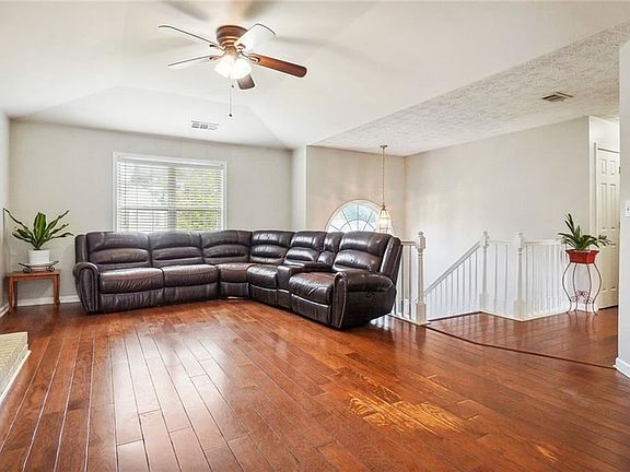 3rd image of 3520 Wake Robin Way