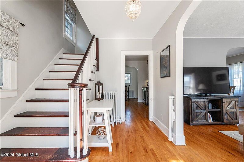 4th image of 40 Fleetwood Avenue