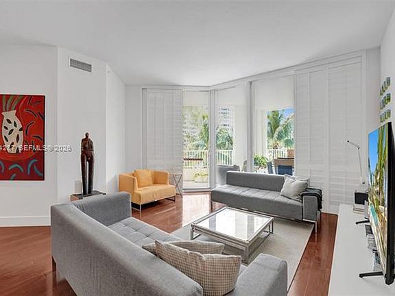 3rd image of 715 Crandon Blvd APT 406