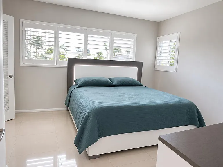 1201 S Riverside Dr #307 — Photo 7