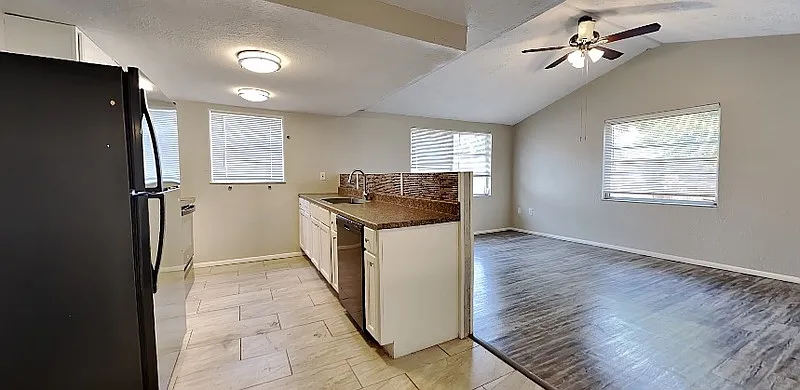 3 bed, 2.0 bath, 1495 sqft, $1,699 — Photo 4