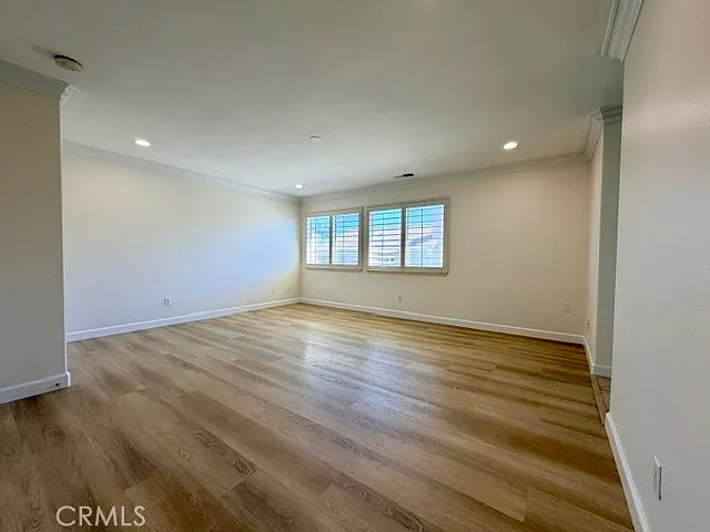 28 Granada — Photo 8