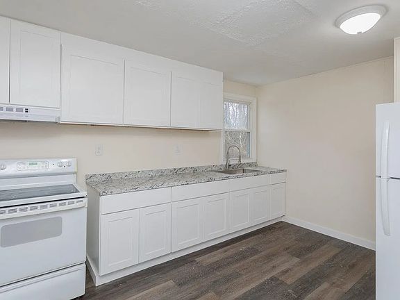 3rd image of 303 Wild Rose Ln
