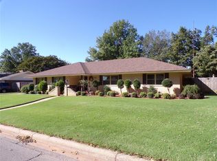 611 Oak Dr, Weatherford, OK 73096