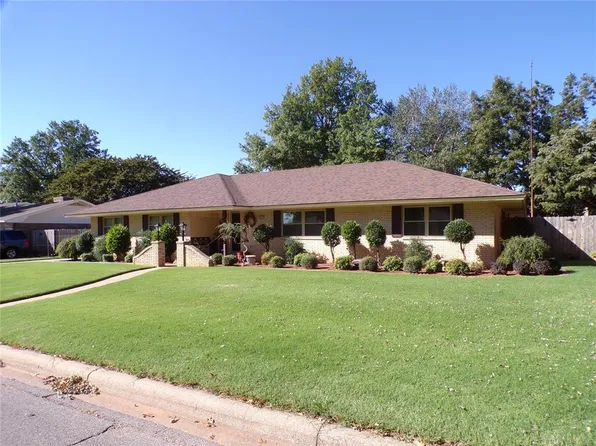611 Oak Dr, Weatherford, OK 73096