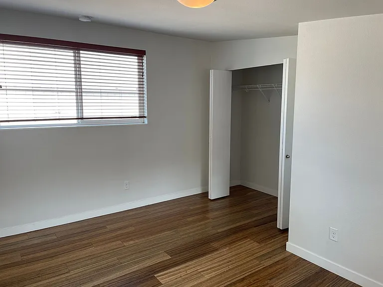 6408 Phinney - Located at the top of Phinney Ridge — Photo 28
