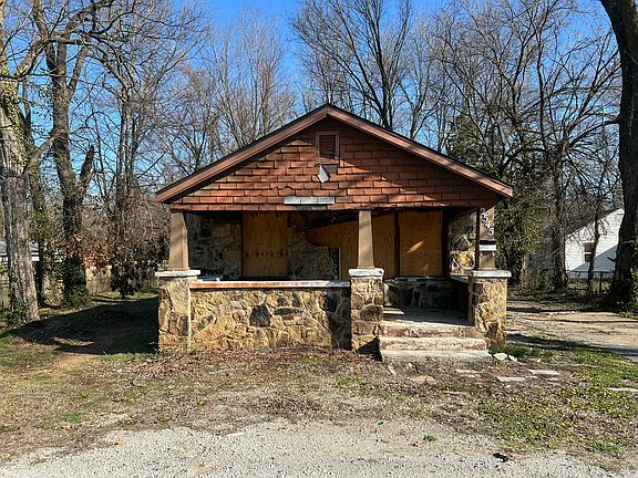 3rd image of 2545 E Cherry Street