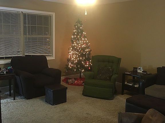 5th image of 329 W White Pine Ct