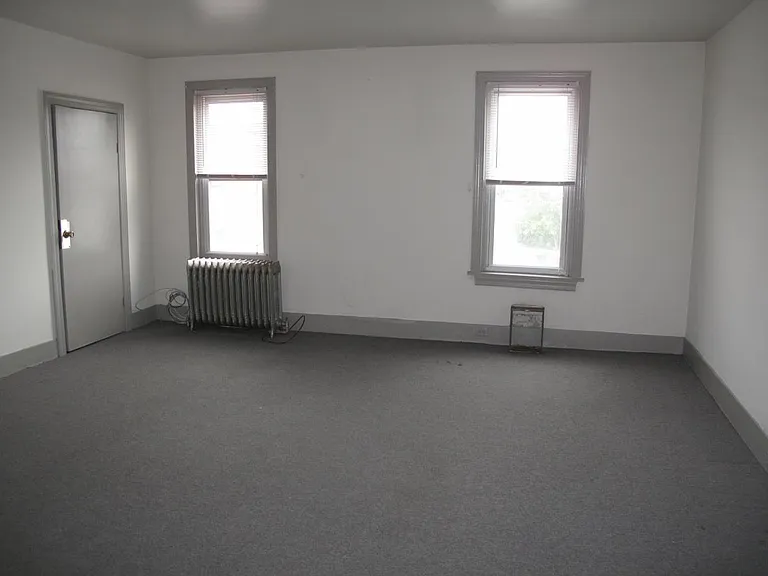 Living Room/Kitchen