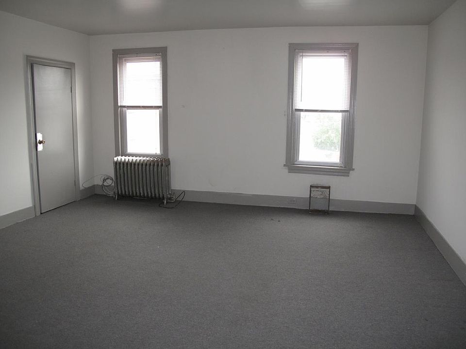 Living Room/Kitchen