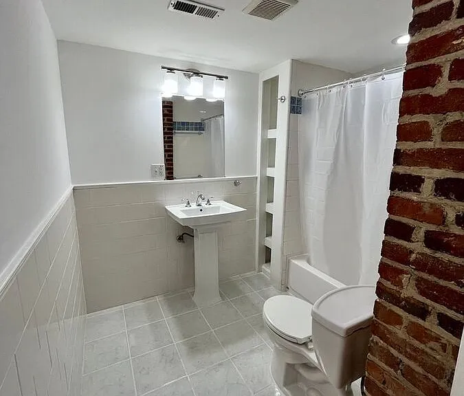 1631 Harvard St NW #B — Photo 11