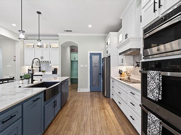 4th image of 107 Oakbend Trl