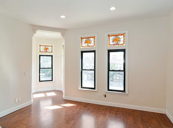 2nd image of 918 N Ashland Ave #2