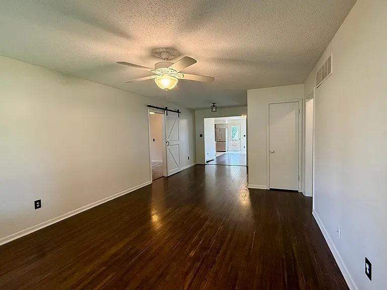 348 S Derby Ave — Photo 2