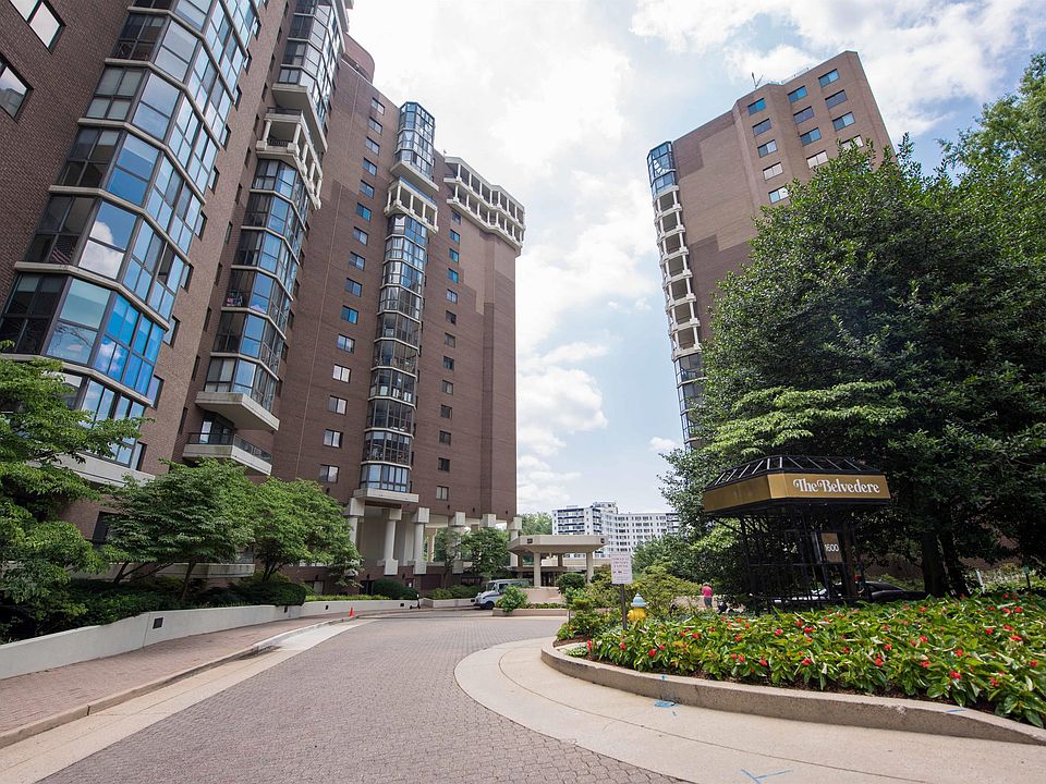 1st image of 1600 N Oak St APT 1702