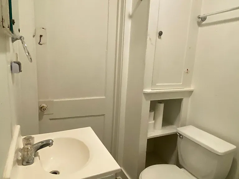 508 College St — Photo 9