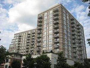 2nd image of 1515 S Prairie Ave Unit 404