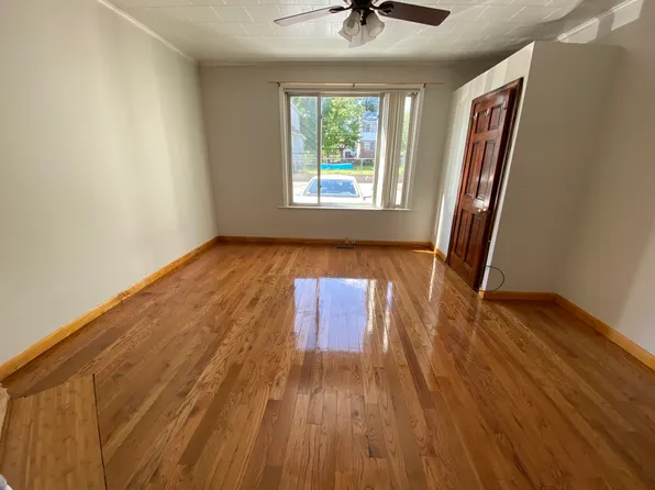 42-1 Waugh St, Lowell, MA 01854