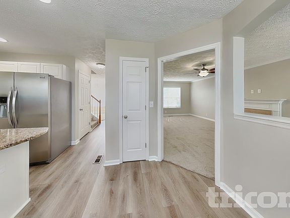 4th image of 429 Essex Park Cir