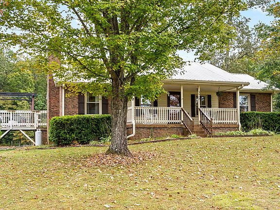 3rd image of 325 Thompson Ln