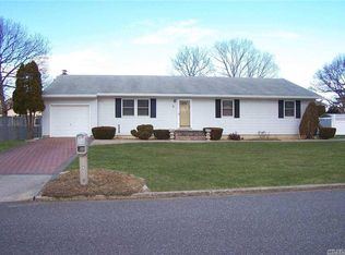 3 Iowa St, Selden, NY 11784