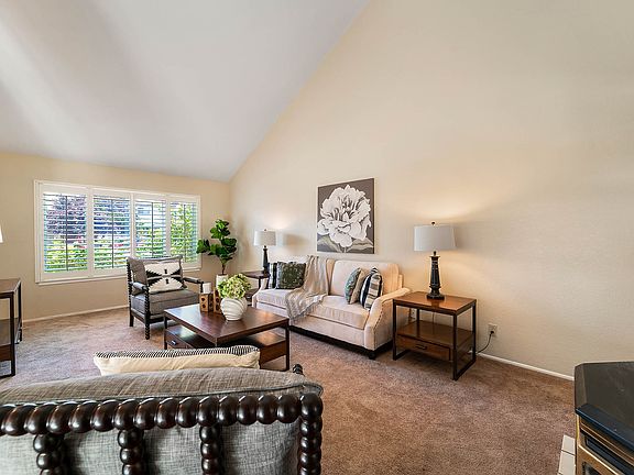 3rd image of 15290 Venetian Way