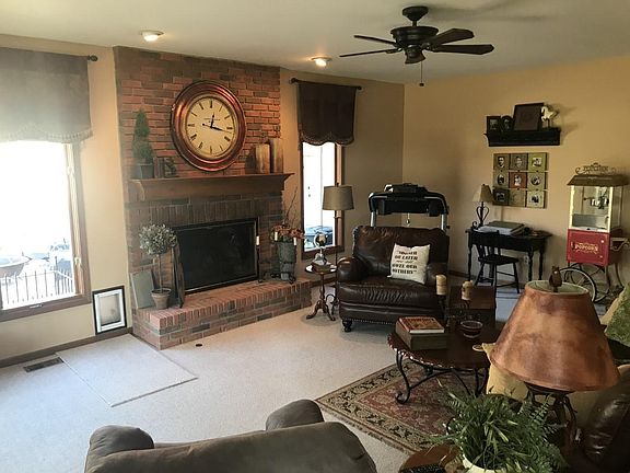 3rd image of 8891 Caithness Dr