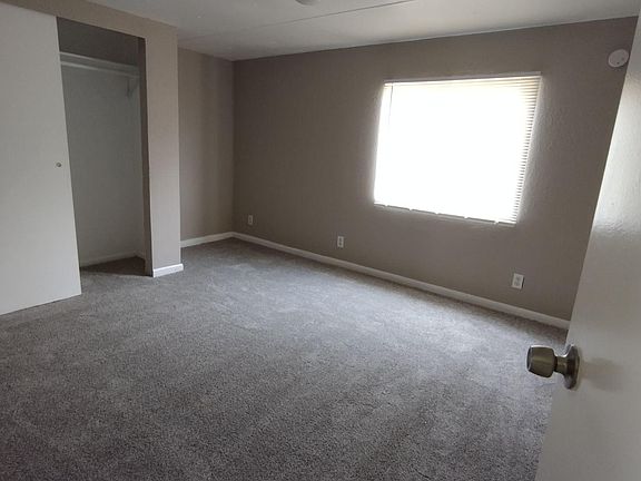 2nd image of 912 Huron Dr