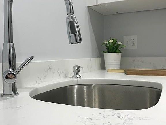 4th image of 40 Fountain Ln APT 8
