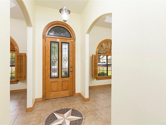 2nd image of 3006 Wisteria Dr
