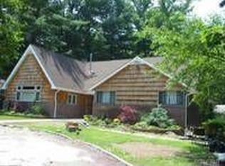 16 Shady Brook Rd, Great Neck, NY 11024